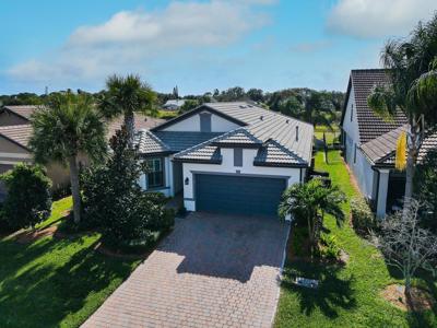 836 SE Villandry Way