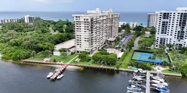 2121 N Ocean Boulevard