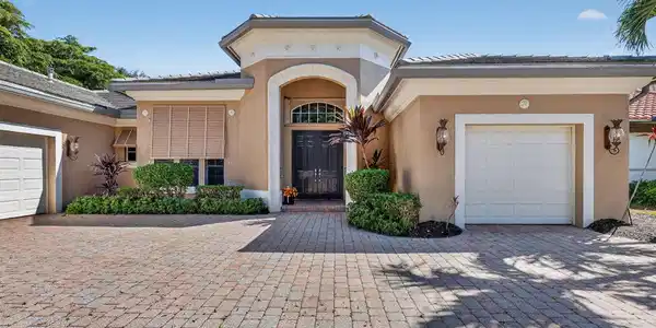 343 SW Harbor View Drive
