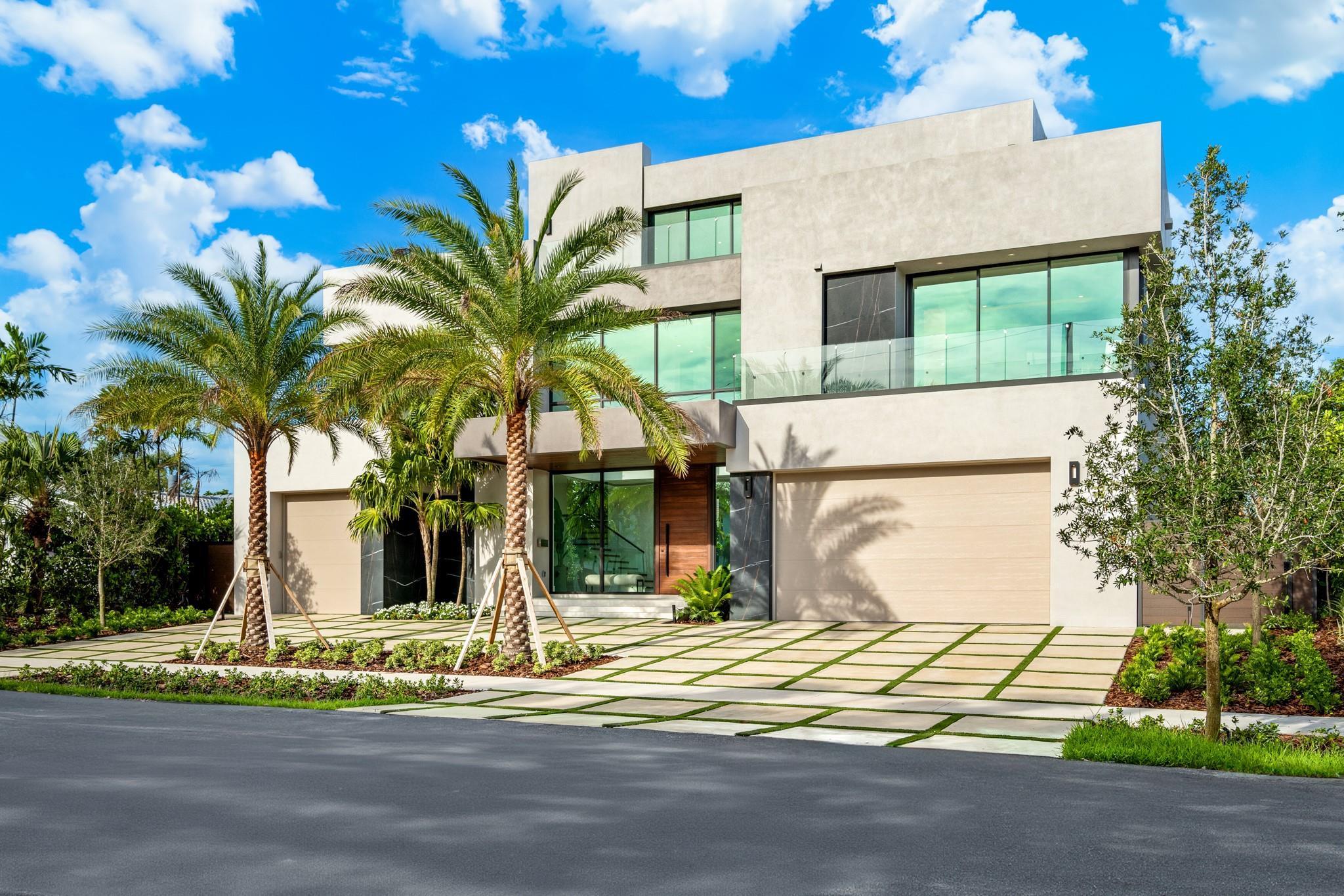 Image 3: A bold contemporary exterior defined by crisp geom