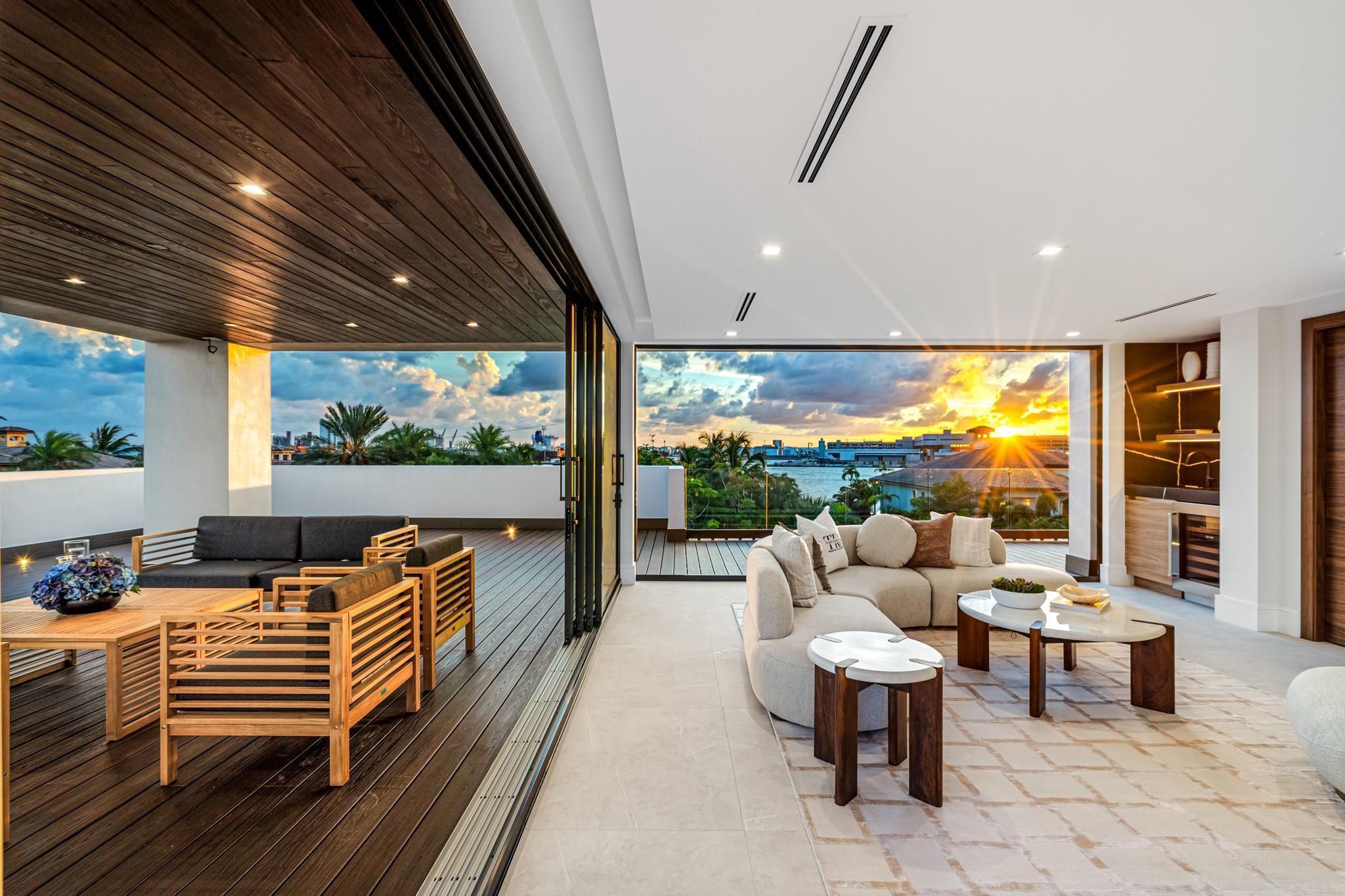 Image 4: An extraordinary third-floor terrace offering swee