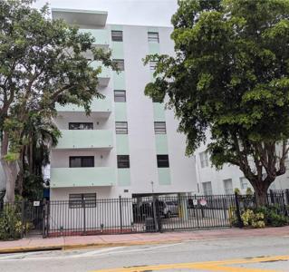 1418 Collins Avenue