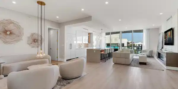 Image 3: GREATROOM_LEFT_D