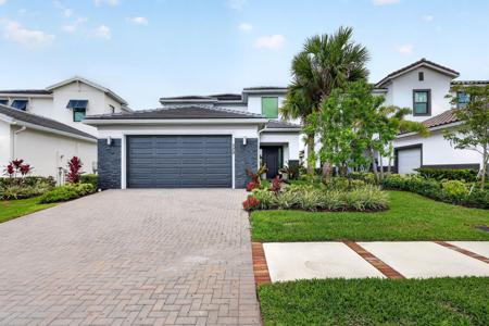 329 SE Fascino Circle