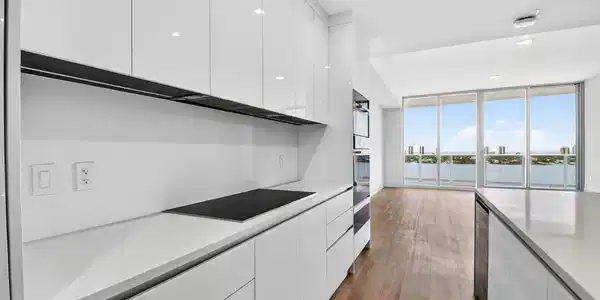 Image 3: Kitchen