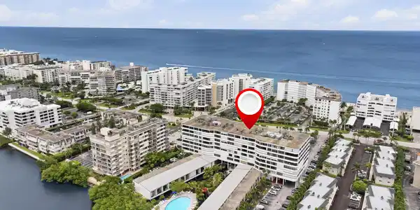 Image 3: Ocean to Intracoastal multi-story building featuri