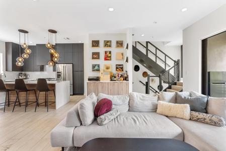 835 NE 17th Ter