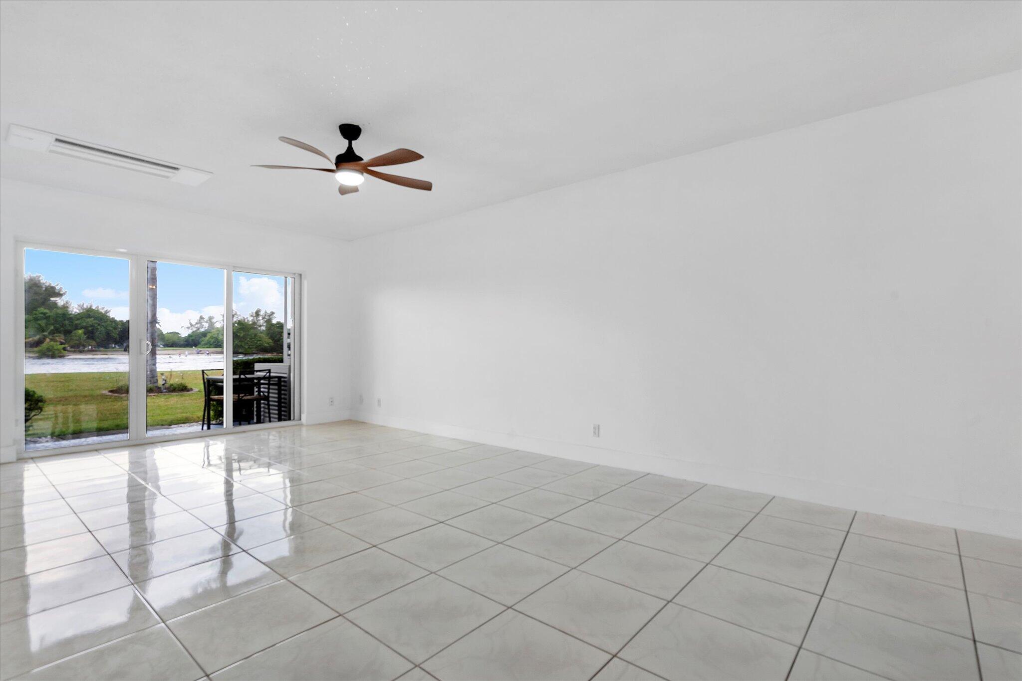Image 3: 05-1001 N Riverside Dr #104_005