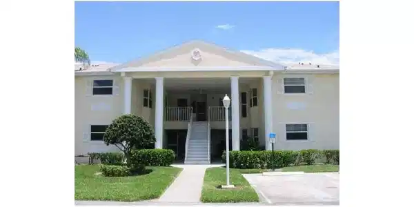 477 Grove Isle Circle