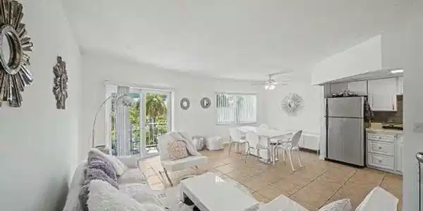Image 3: Living area