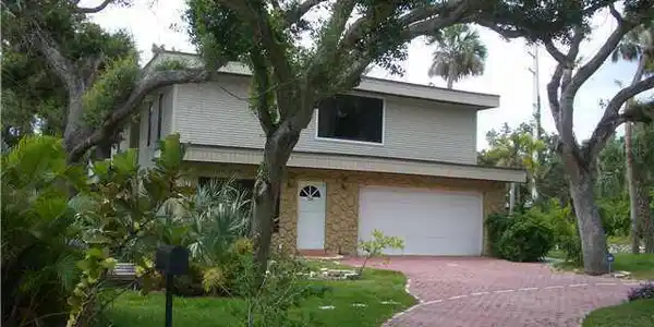 700 Fiddlewood Road