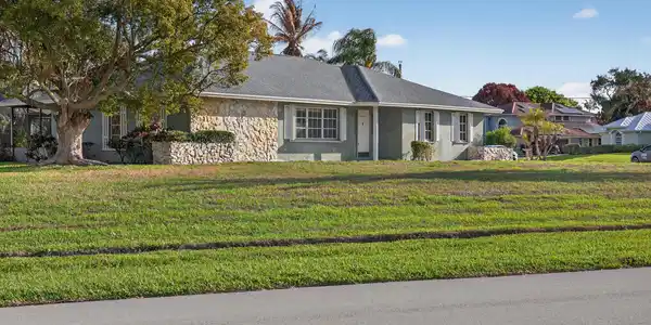 2092 SE Allamanda Drive