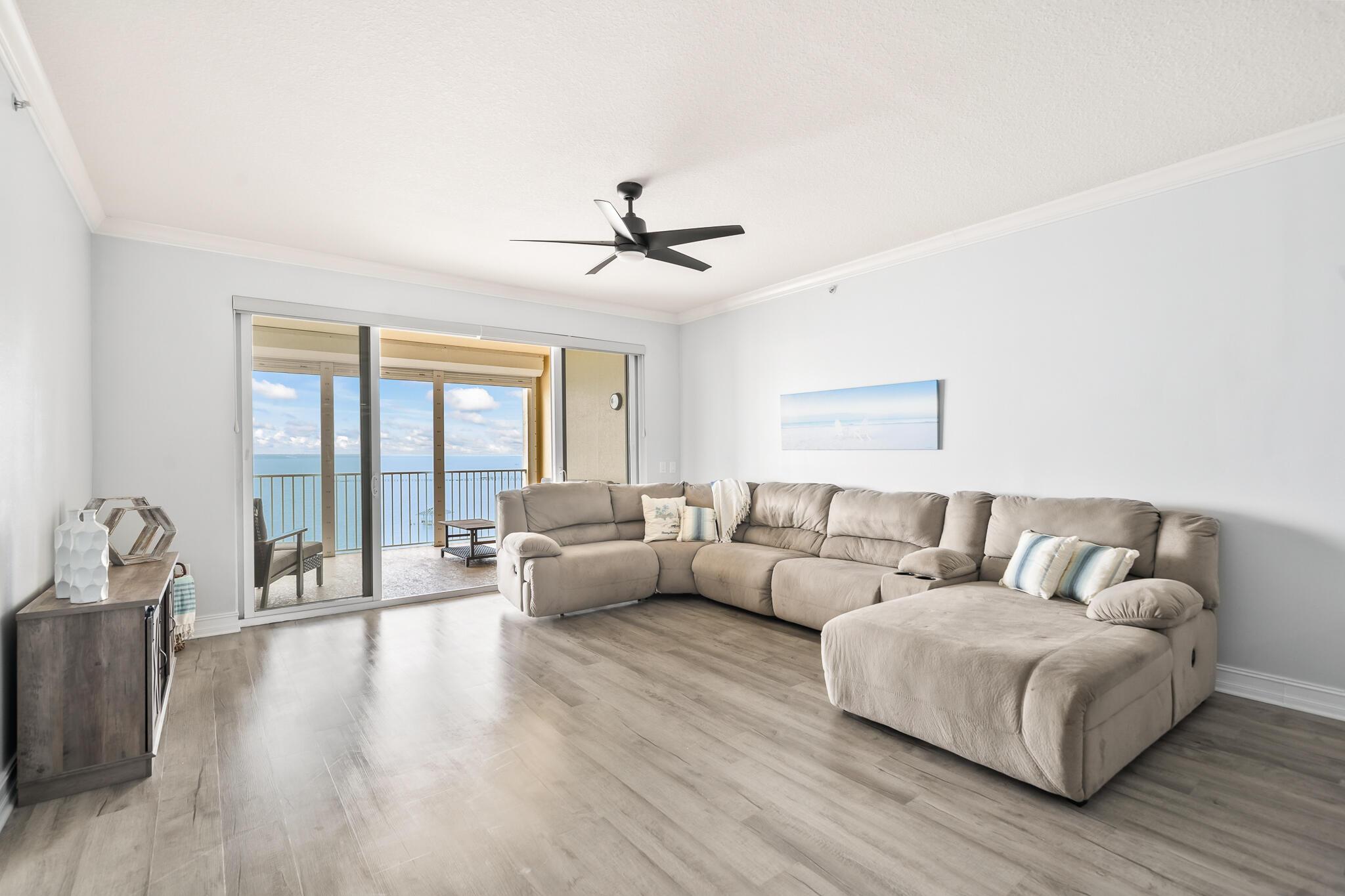 Image 4: Great Room with Great Views!