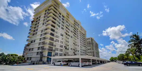 2121 N Ocean Boulevard