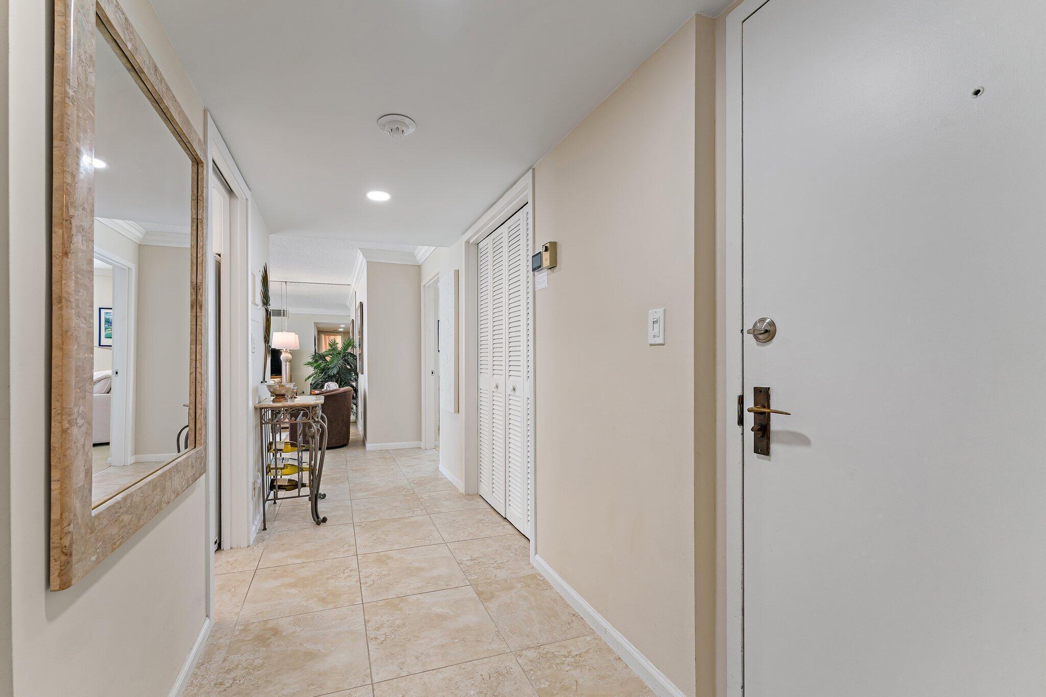 Image 3: Entry hall