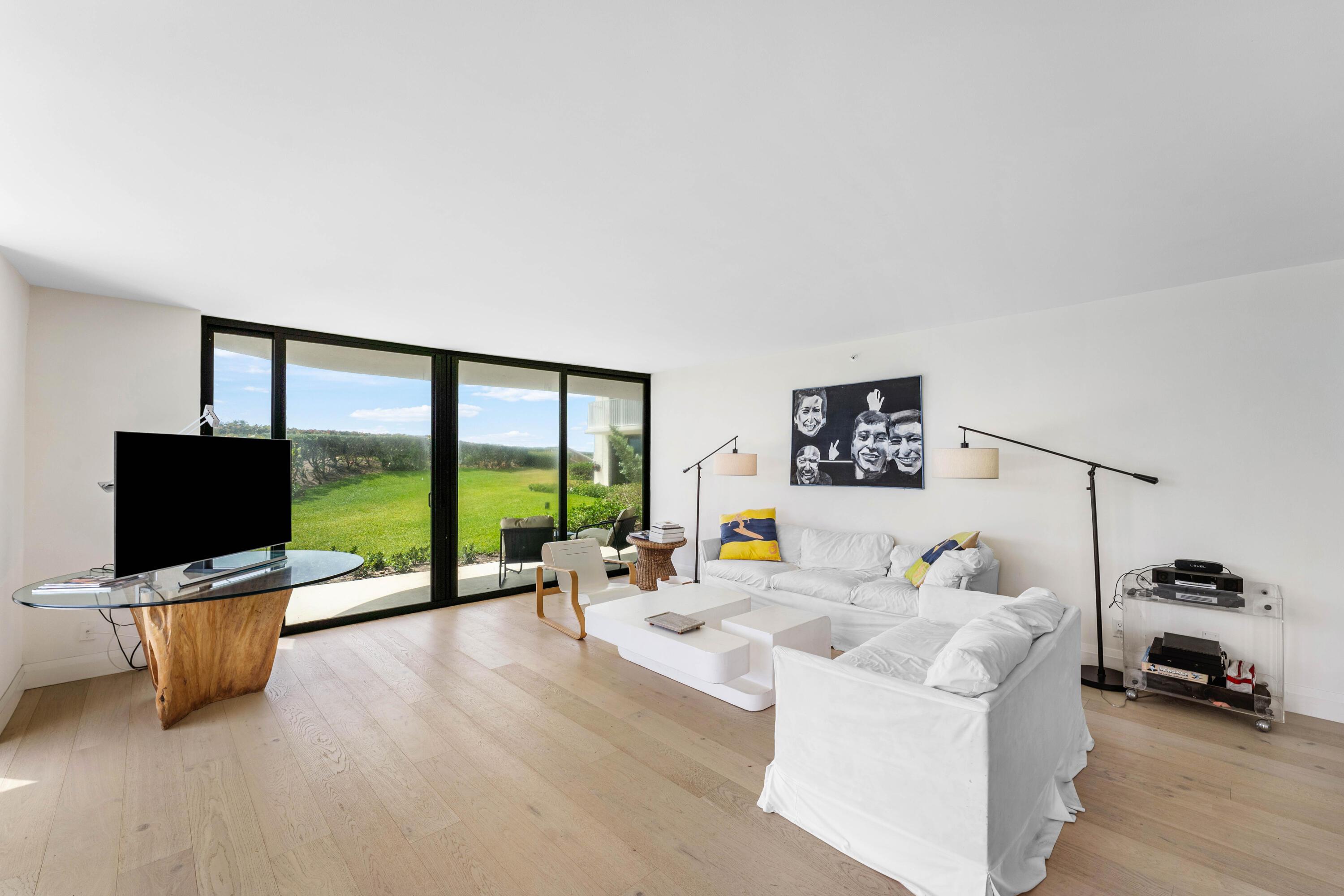 Image 4: great room