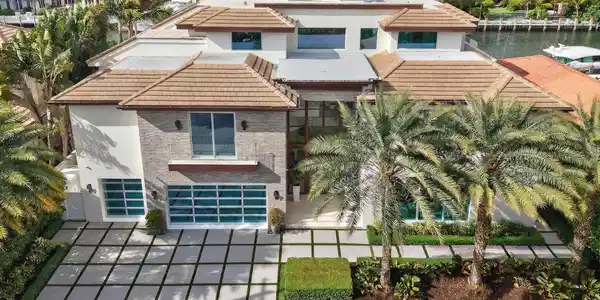 14 N Isla Bahia Drive