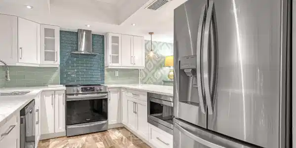 Image 3: Well appointed kitchen