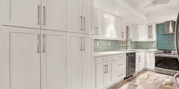 Image 4: Kitchen