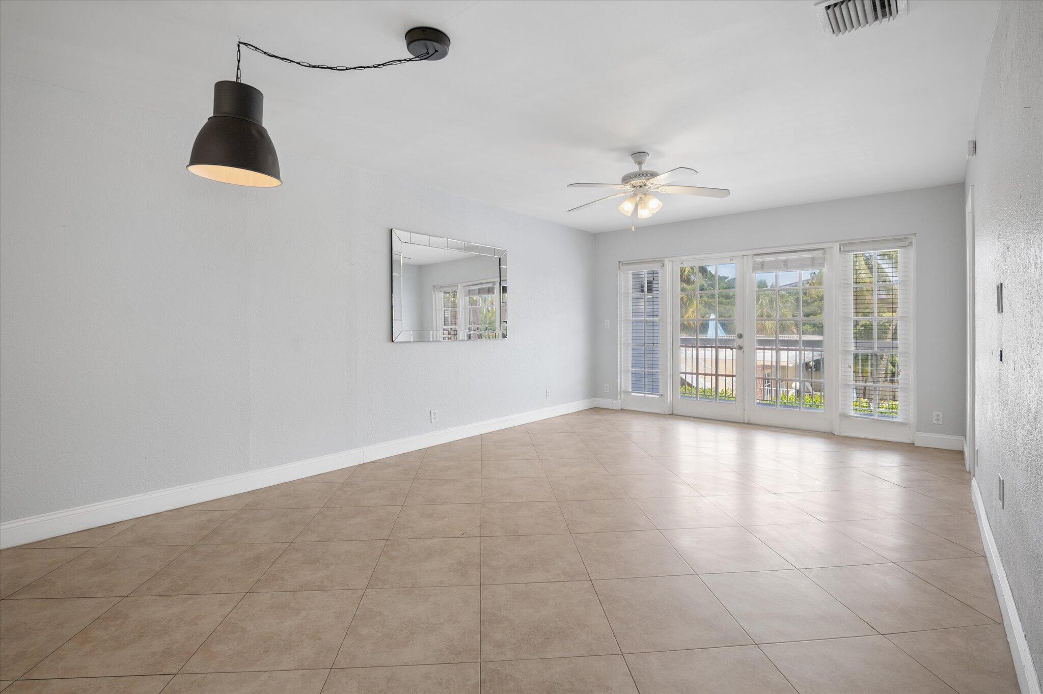 Image 2: 02-Carbonara-2420 SE 17th St #207C-2