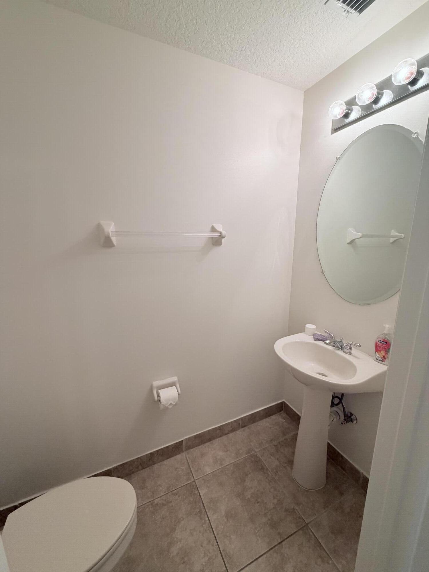 Image 4: Half Bath