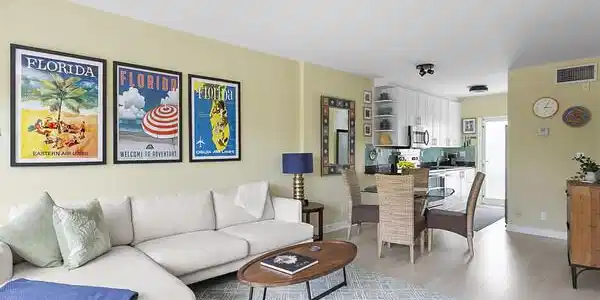 Image 4: Living Room