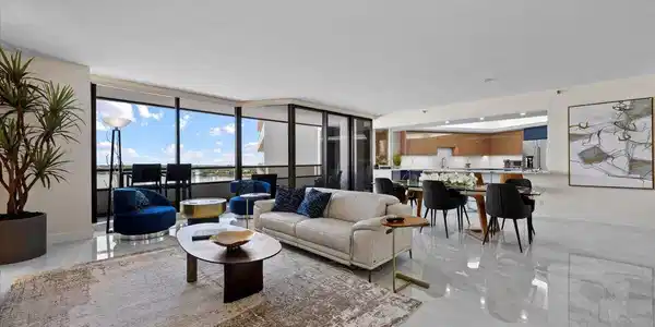 100 Lakeshore Drive