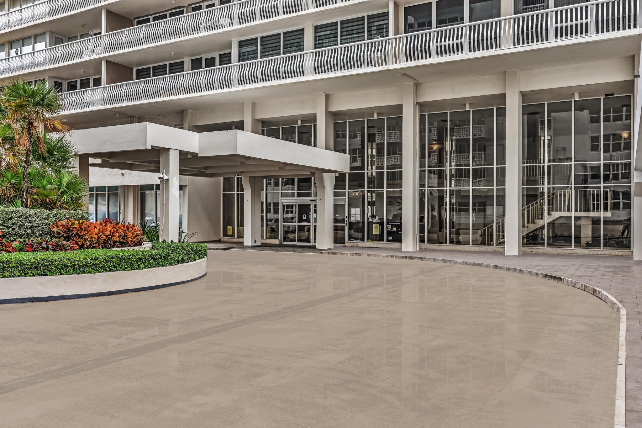 Image 3: Entrance to the Ocean Club