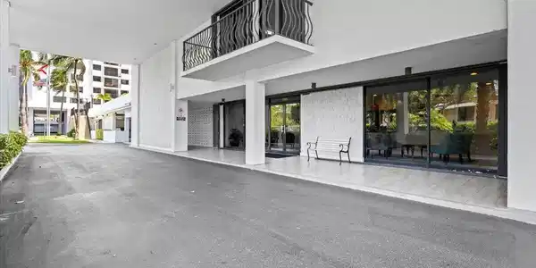 Image 3: Drive Thru