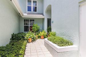 1706 Mizzenmast Way