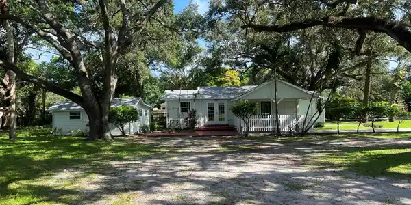 2625 10th Court