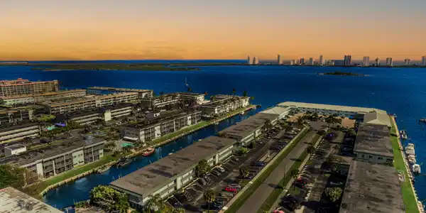 Image 2: Outside Balcony & Intracoastal