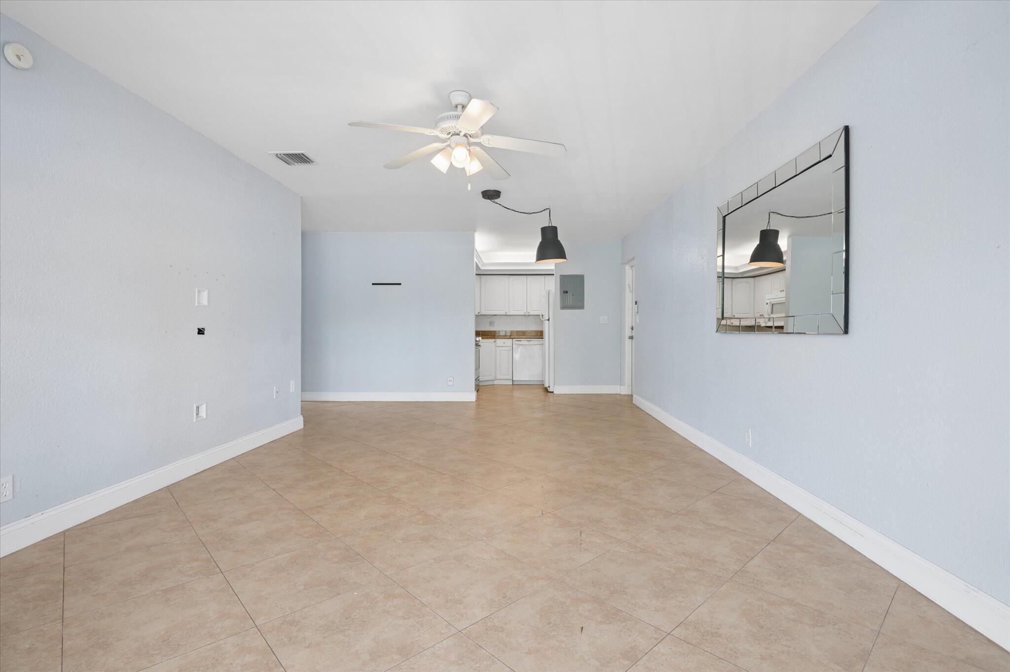 Image 3: 03-Carbonara-2420 SE 17th St #207C-3