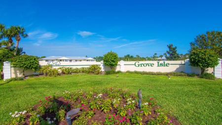 605 W Lake Jasmine Circle