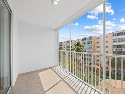 619 NE 14th Ave