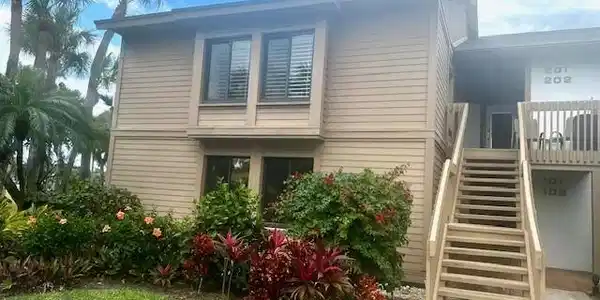 233 NE Edgewater Drive