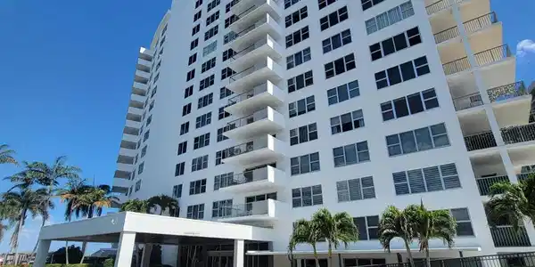 875 E Camino Real