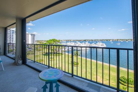 132 Lakeshore Drive