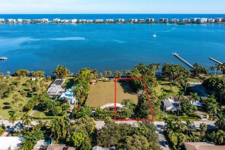 1130 S Lakeside Drive