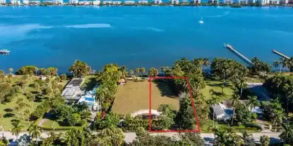 1130 S Lakeside Drive