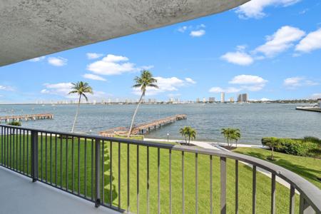 3040 Lake Shore Drive
