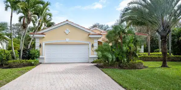 1369 W Island Club Square