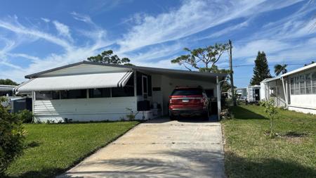 7073 SE Redbird Circle