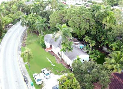 8130 N Bayshore