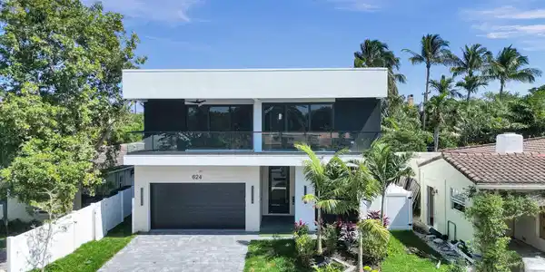 624 NE 17th Way