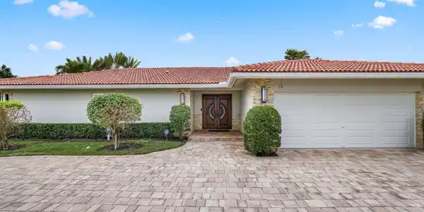 1701 Cocoanut Road