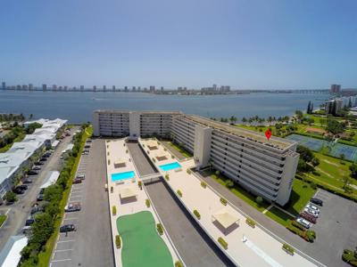 801 Lake Shore