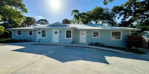500 NW Stuart Avenue