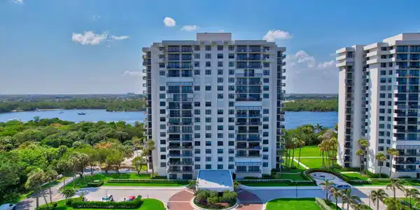 2001 N Ocean Boulevard