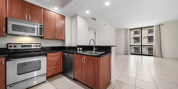 Image 3: Kitchen